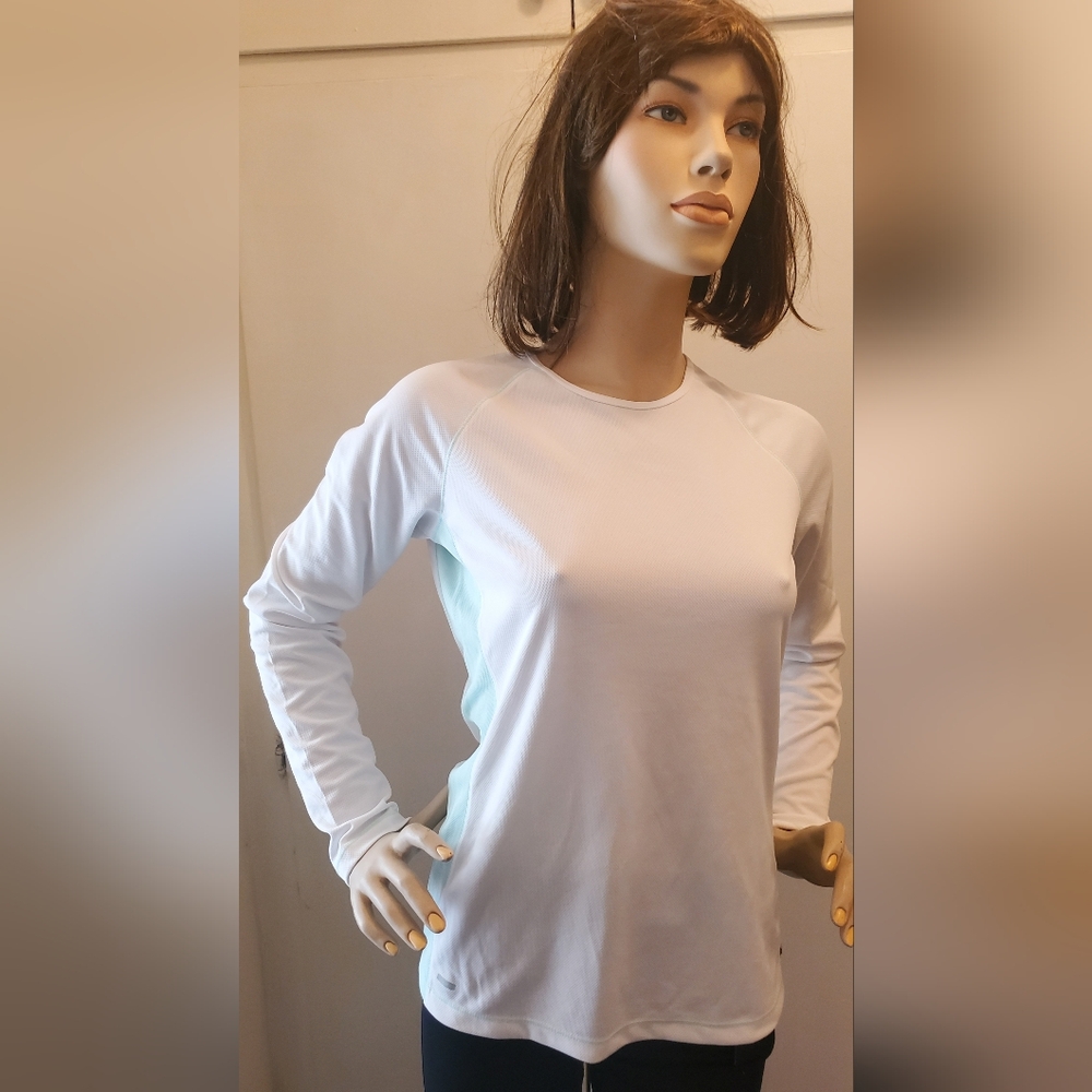 ALO Yoga Women's White and Mint Long Sleeve Top. Alo CoolFit. - Picture 5 of 15